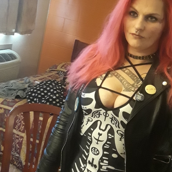 Meet your Posher, Raegen - Picture 2 of 3